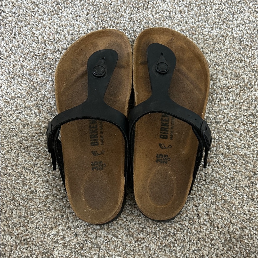 Black Gizeh Birkenstocks